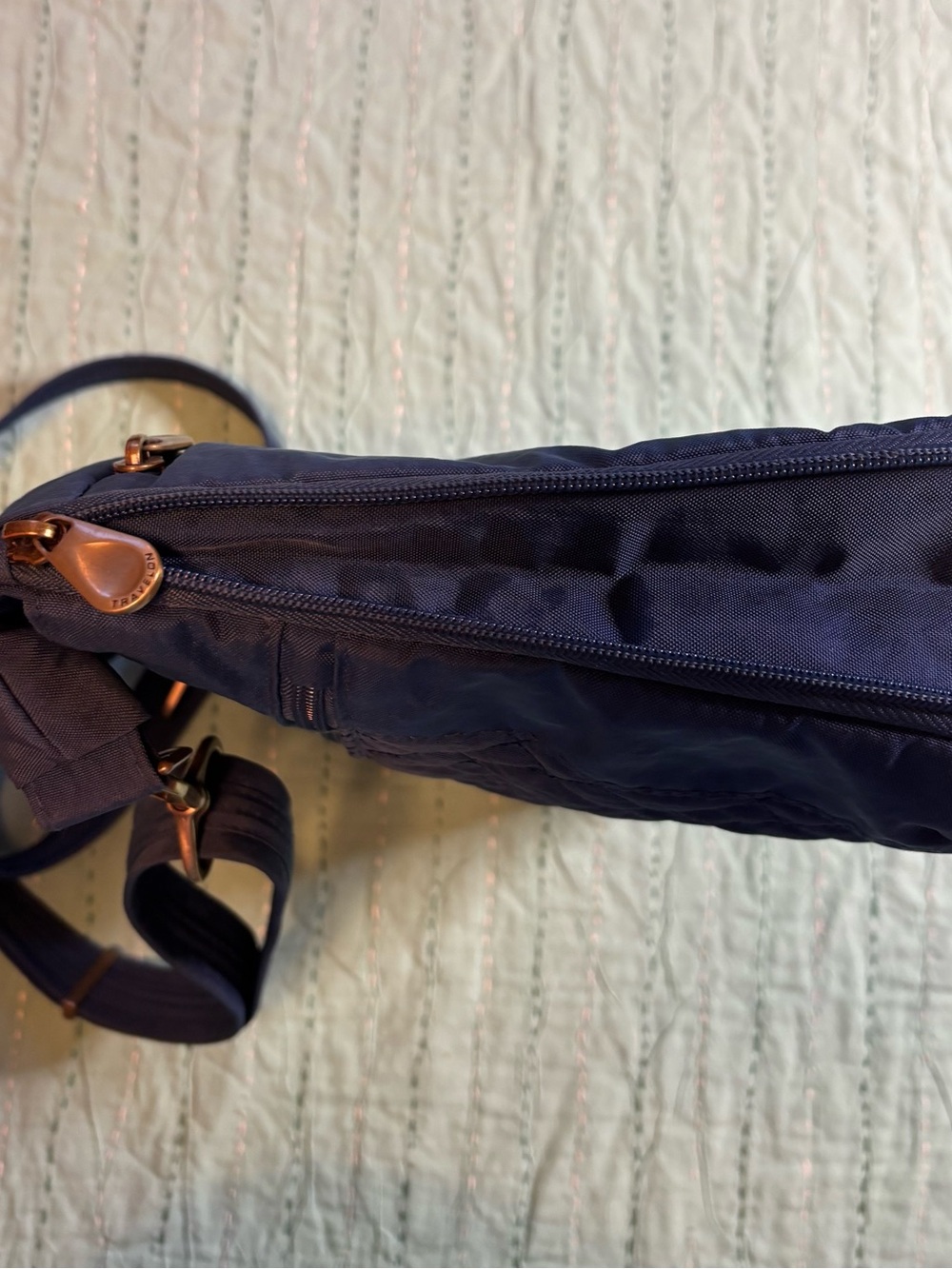 Travelon Quilted Crossbody Shoulder Bag - Navy - Picture 3 of 6